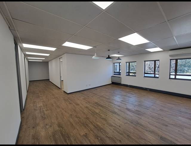 423M² OFFICE TO LET IN HYDE PARK